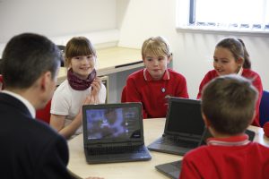 Presiding Officer Ken Macintosh MSP speaks with digital leaders from P5 and P6 at Milton of Leys primary school about his role as PO as part of a series of visits undertaken in Inverness. 10 November 2017.